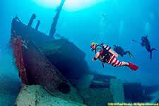 divers on wreck